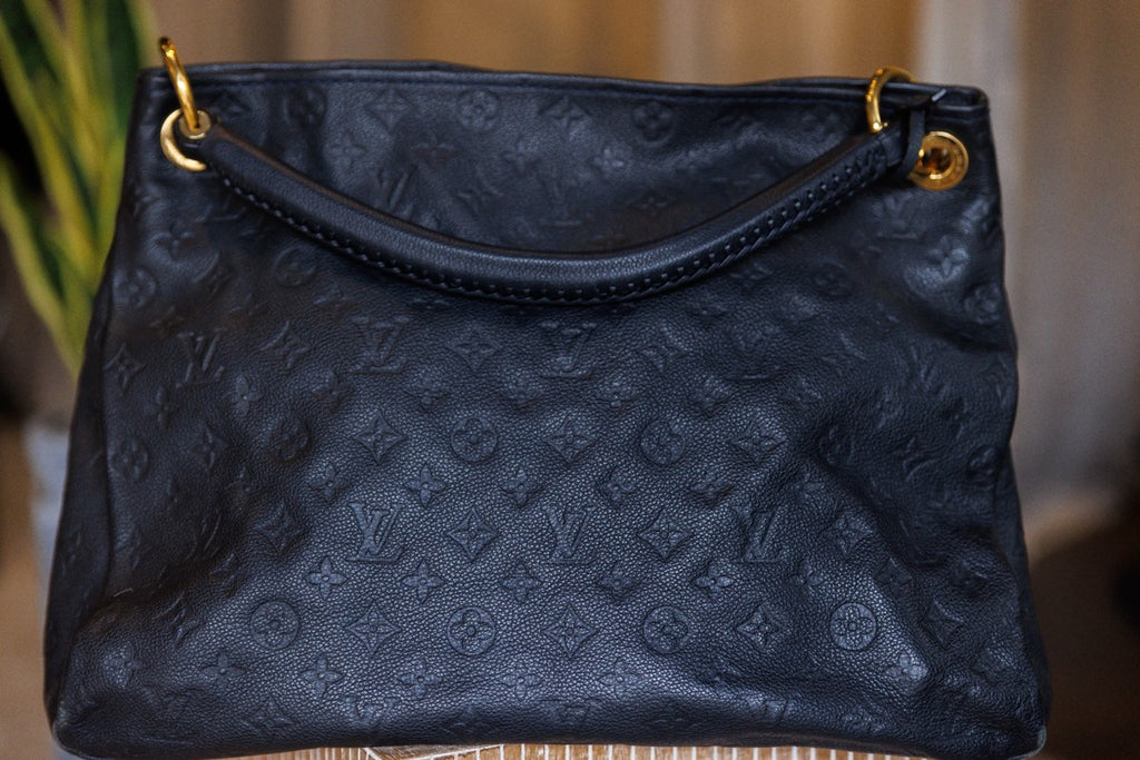 Louis Vuitton Artsy MM in Navy