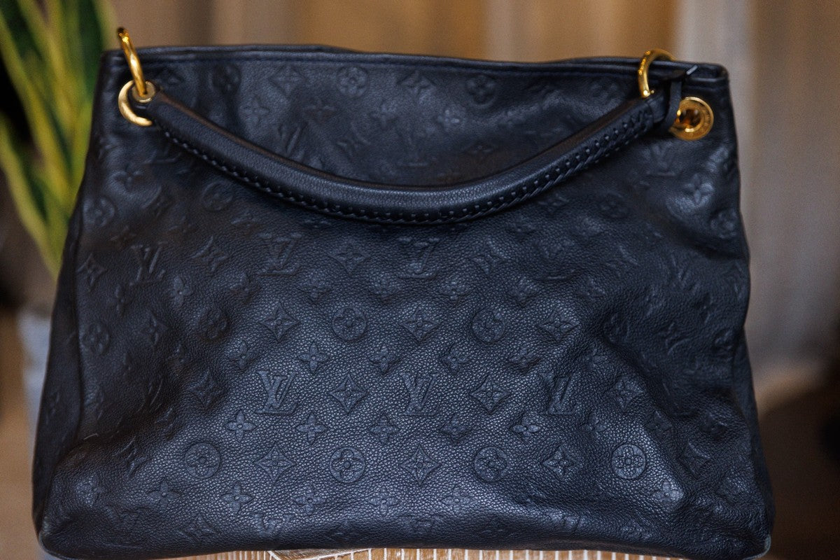 Louis Vuitton Artsy MM in Navy