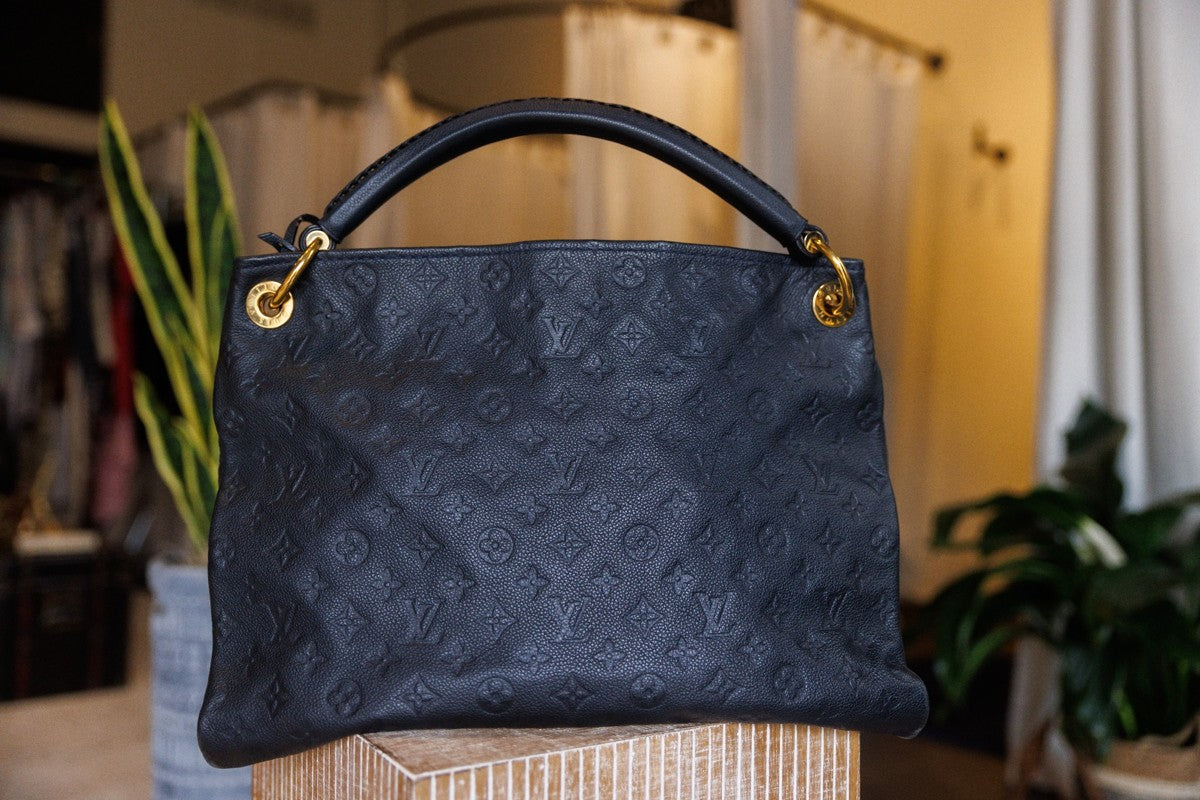 Louis Vuitton Artsy MM in Navy